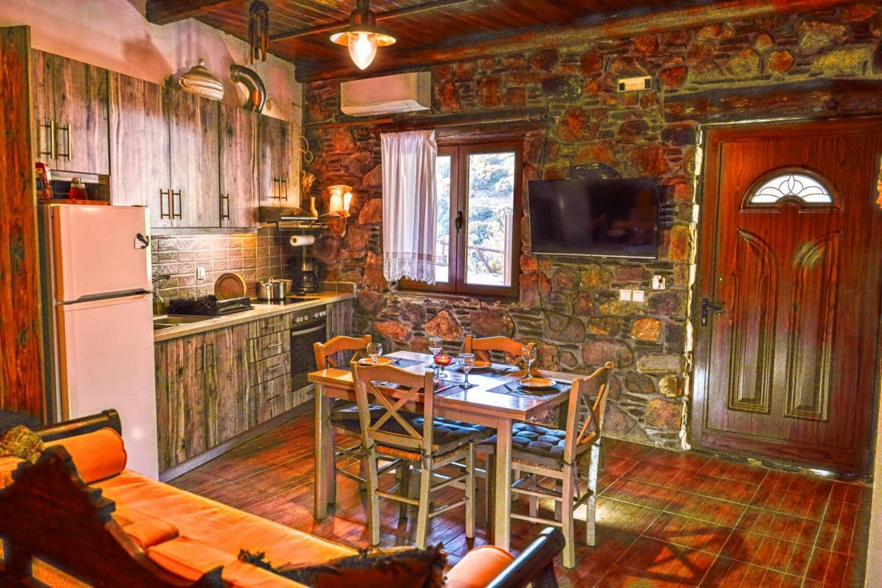Keramotí "Pefkopetro" Traditional House מראה חיצוני תמונה