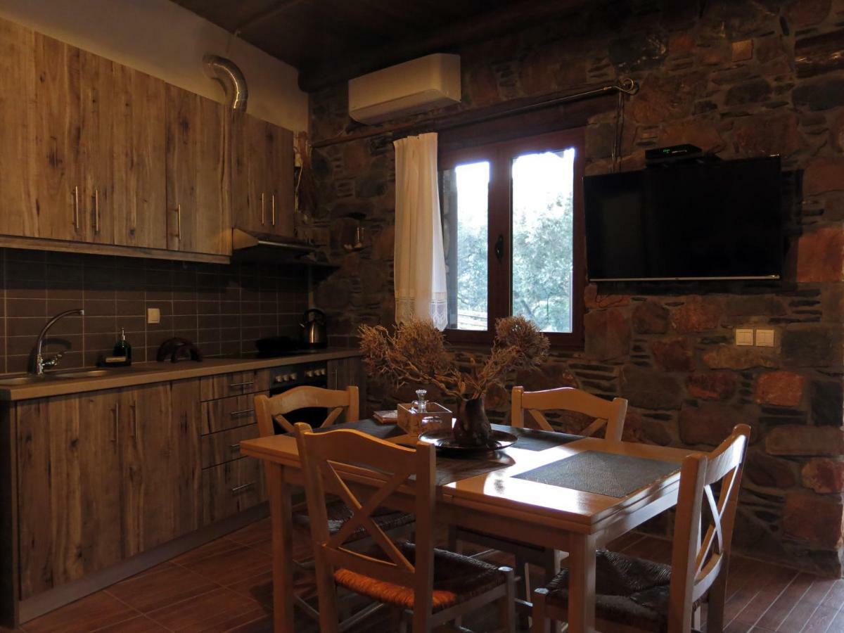 Keramotí "Pefkopetro" Traditional House מראה חיצוני תמונה
